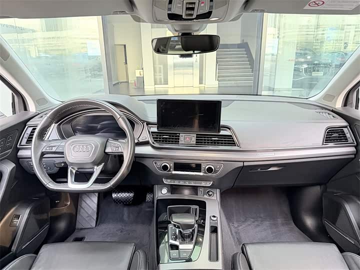 Фото 6 - Audi Q5L