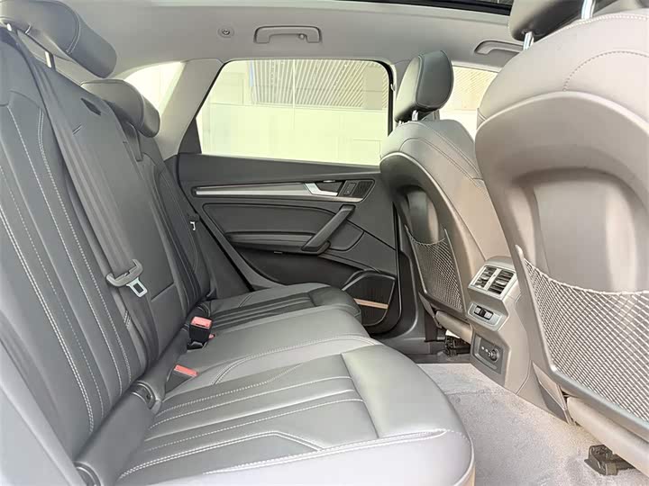 Фото 7 - Audi Q5L