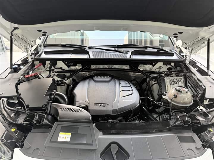 Фото 8 - Audi Q5L