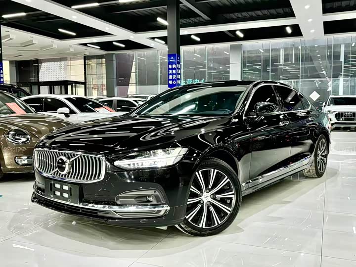Фото 1 - Volvo S90