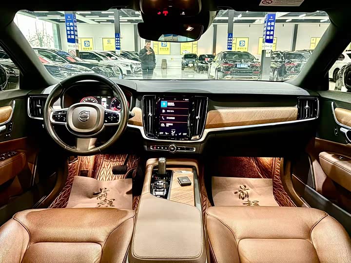 Фото 4 - Volvo S90