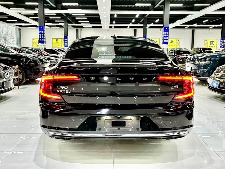 Фото 8 - Volvo S90