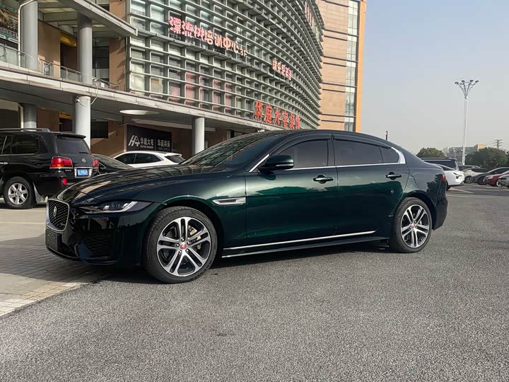 Фото 3 - Jaguar XE L