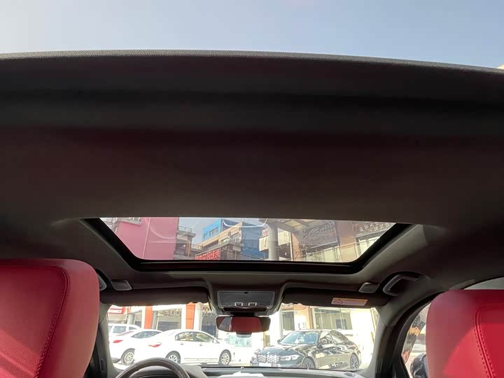 Фото 7 - Jaguar XE L