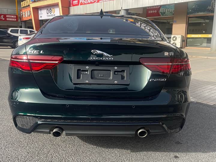 Фото 9 - Jaguar XE L