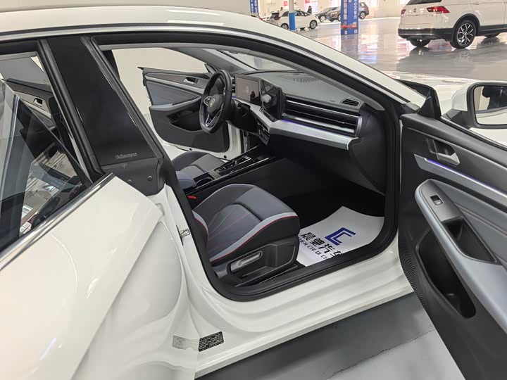 Фото 13 - Volkswagen Lamando L