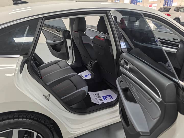 Фото 14 - Volkswagen Lamando L