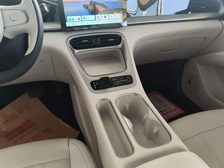 Фото 14 - Geely Galaxy Geome