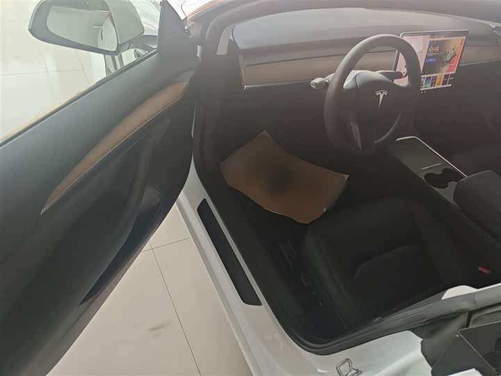 Фото 13 - Tesla Model 3