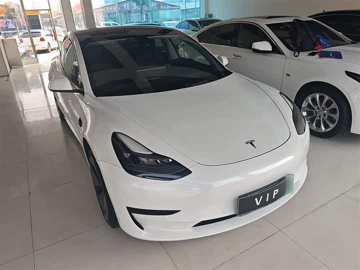 Фото 20 - Tesla Model 3