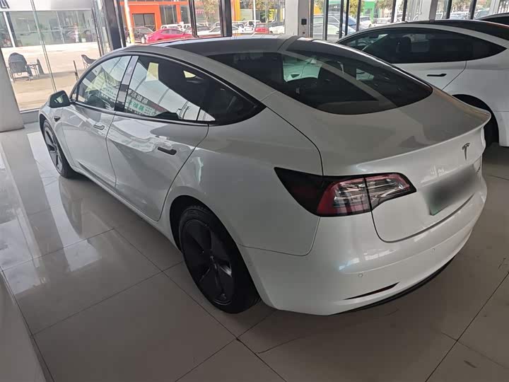 Фото 21 - Tesla Model 3