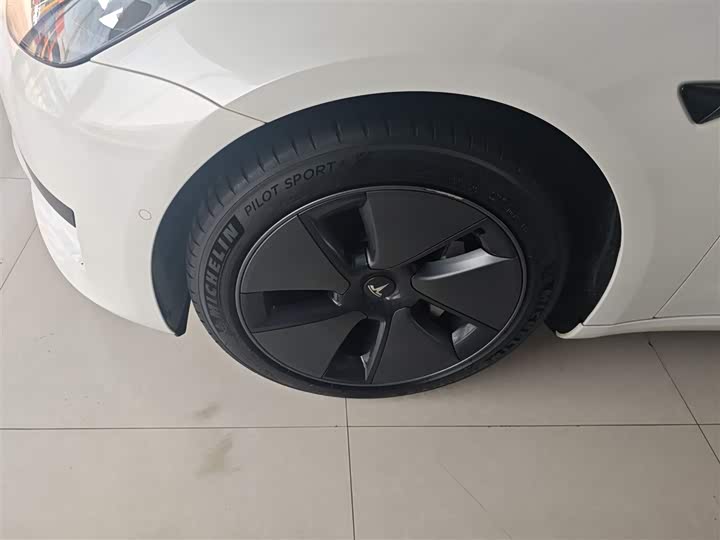 Фото 25 - Tesla Model 3