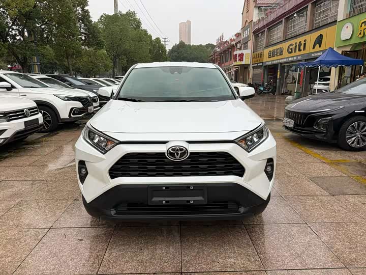 Фото 2 - Toyota RAV4