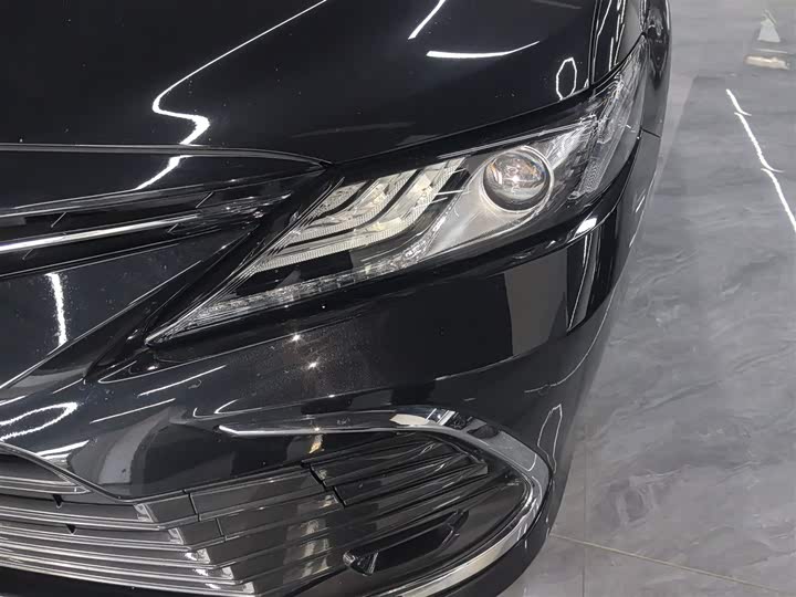 Фото 24 - Toyota Camry