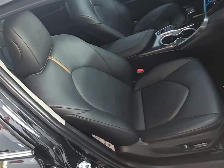 Фото 25 - Toyota Camry