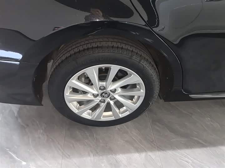 Фото 26 - Toyota Camry