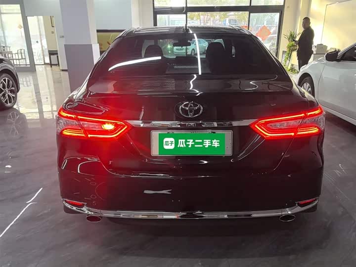 Фото 6 - Toyota Camry