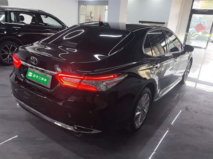 Фото 7 - Toyota Camry