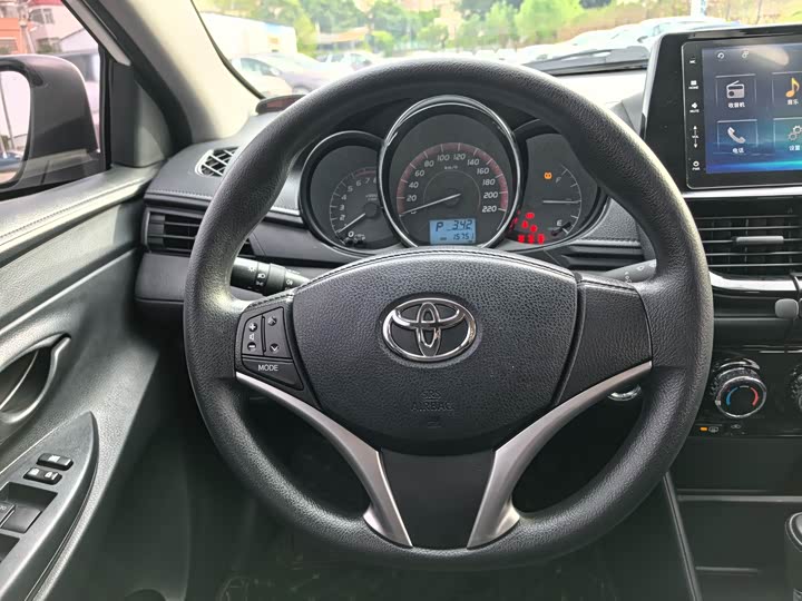 Фото 10 - Toyota Vios