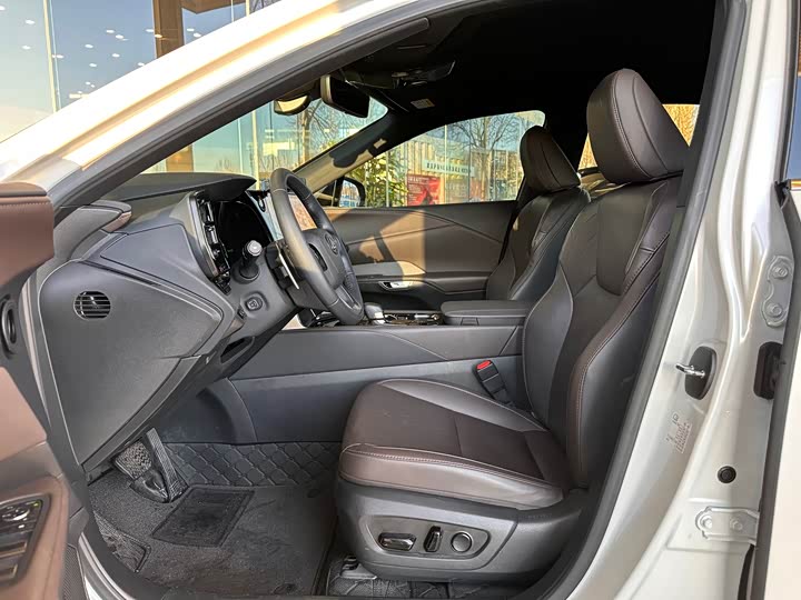 Фото 5 - Lexus RX