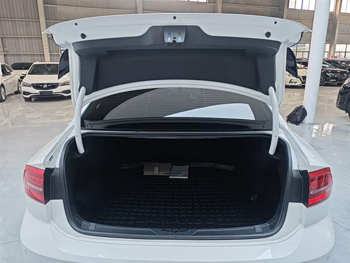 Фото 19 - Volkswagen Lamando L