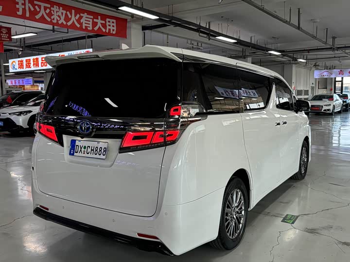 Фото 7 - Toyota Vellfire