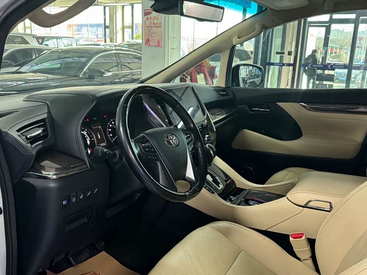 Фото 8 - Toyota Vellfire