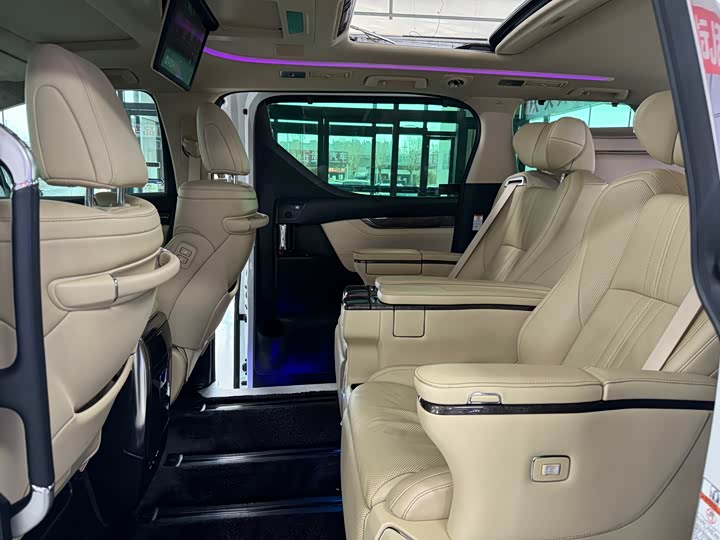 Фото 9 - Toyota Vellfire