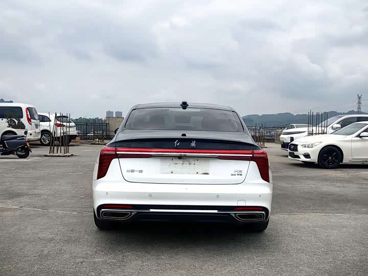 Фото 11 - Hongqi H5