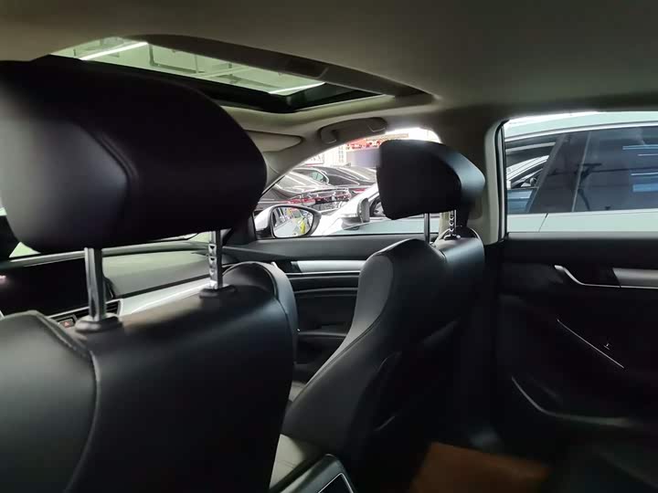 Фото 16 - Honda Accord