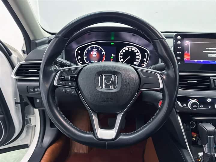 Фото 19 - Honda Accord