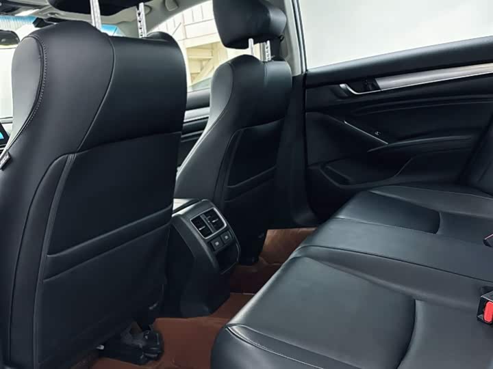 Фото 2 - Honda Accord