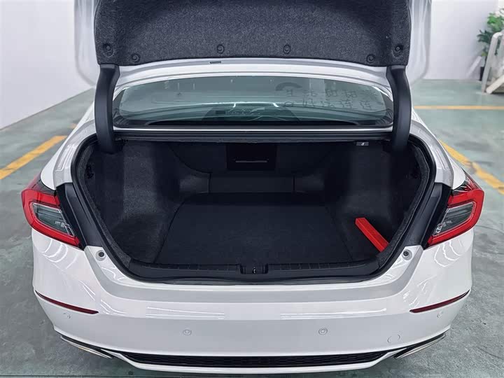 Фото 21 - Honda Accord