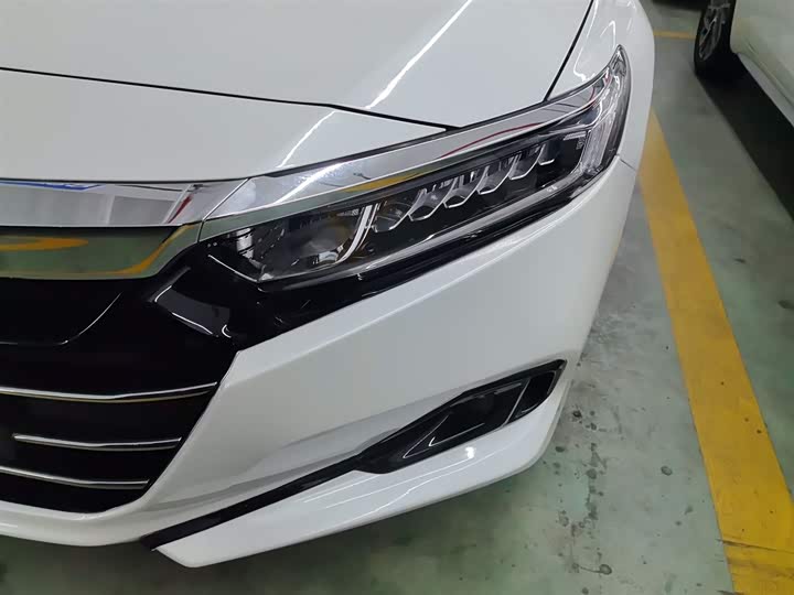 Фото 4 - Honda Accord