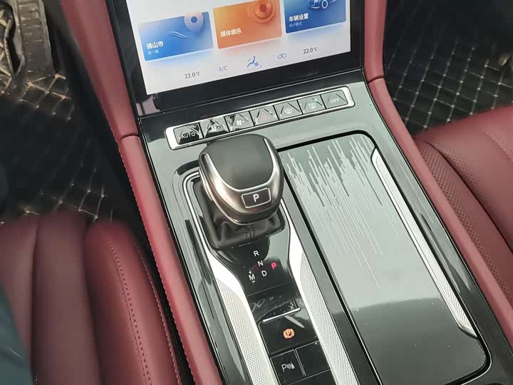 Фото 14 - Hongqi H5