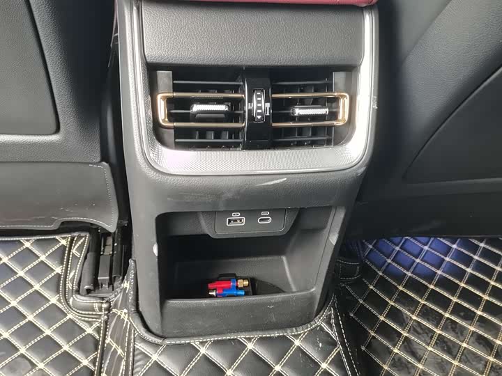 Фото 17 - Hongqi H5