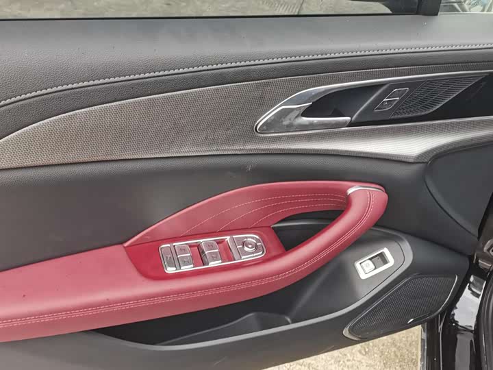 Фото 18 - Hongqi H5