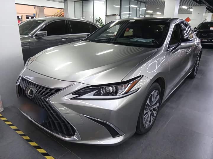 Фото 2 - Lexus ES