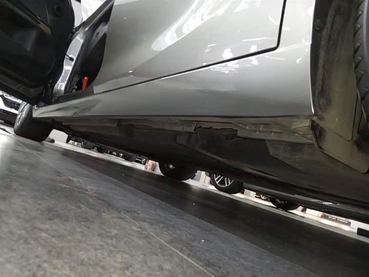 Фото 22 - Lexus ES