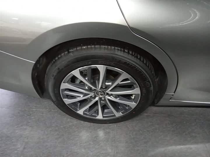 Фото 26 - Lexus ES