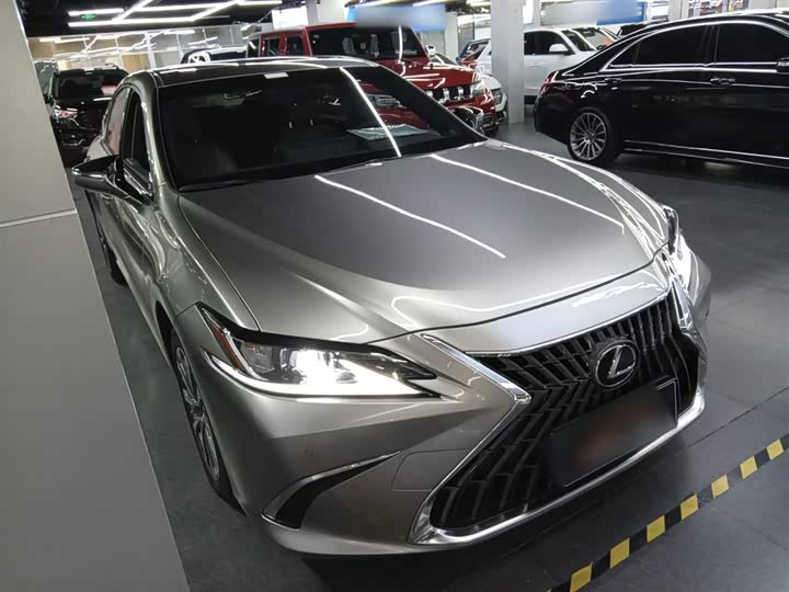 Фото 4 - Lexus ES