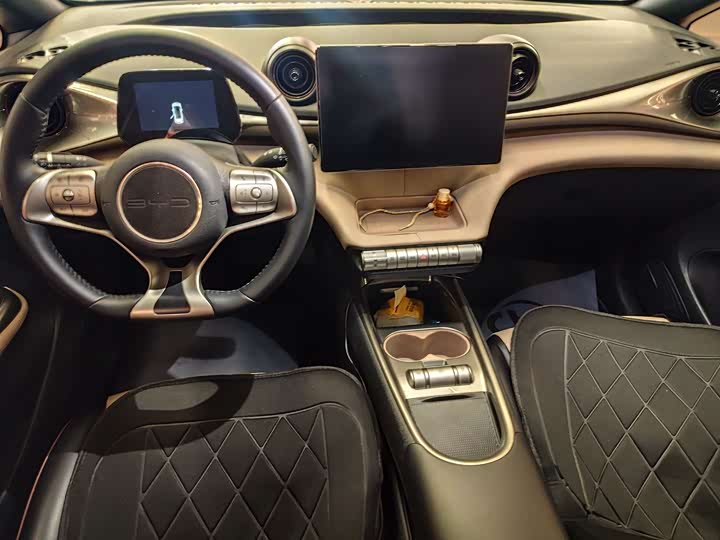 Фото 9 - BYD Dolphin