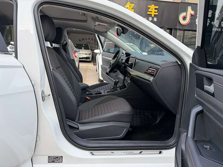 Фото 6 - Volkswagen Lavida