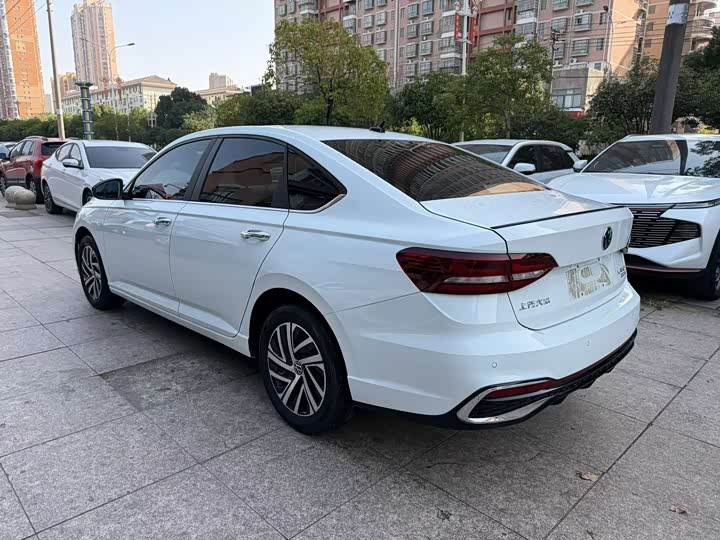 Фото 9 - Volkswagen Lavida