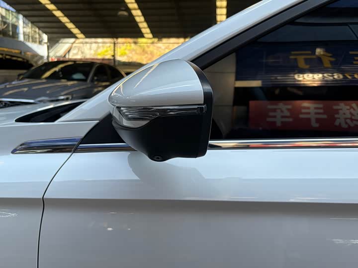 Фото 11 - Geely Emgrand