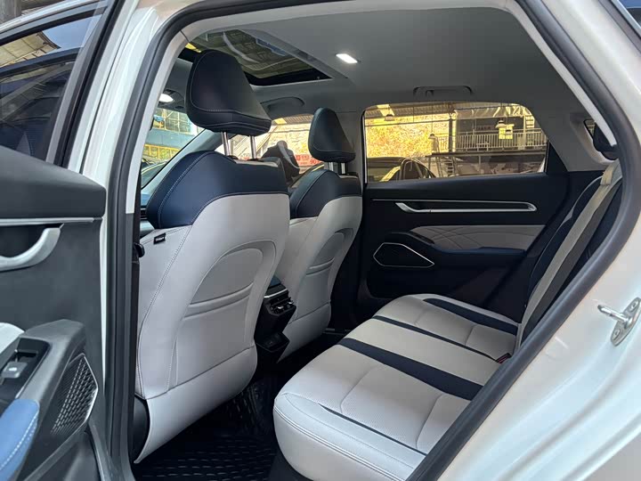 Фото 6 - Geely Emgrand