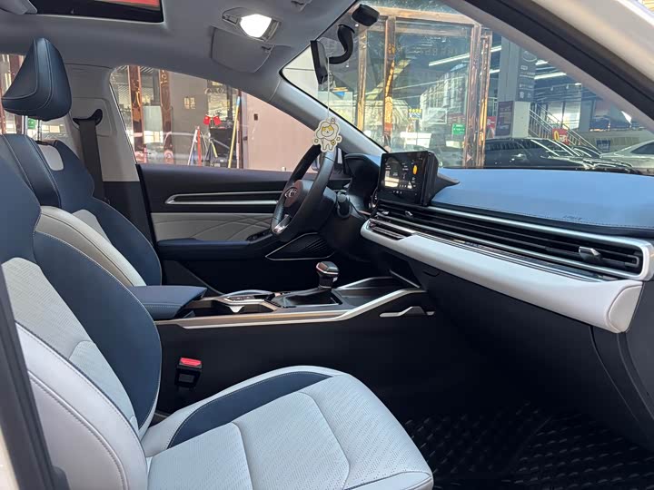 Фото 8 - Geely Emgrand