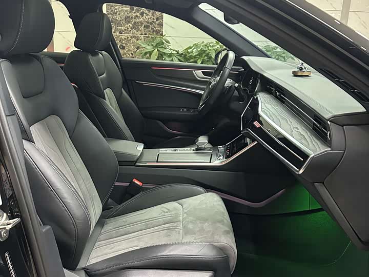 Фото 11 - Audi A6L