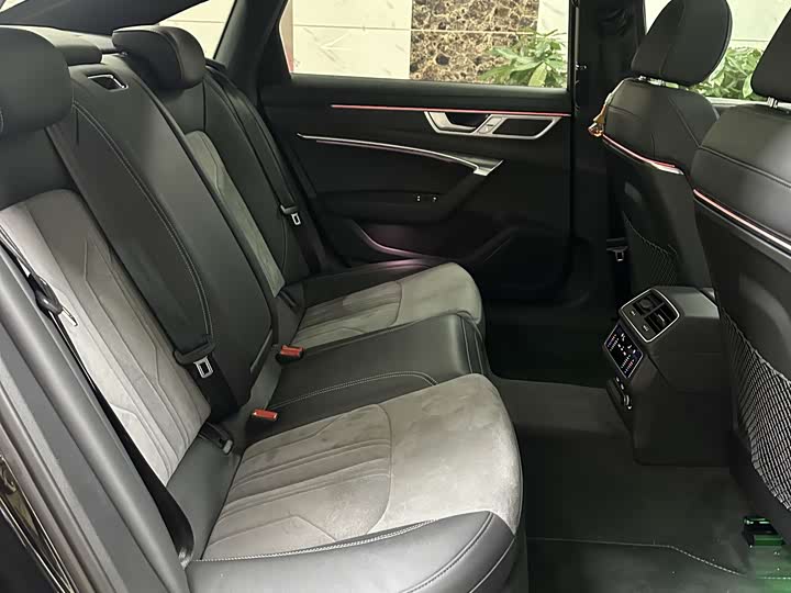 Фото 12 - Audi A6L