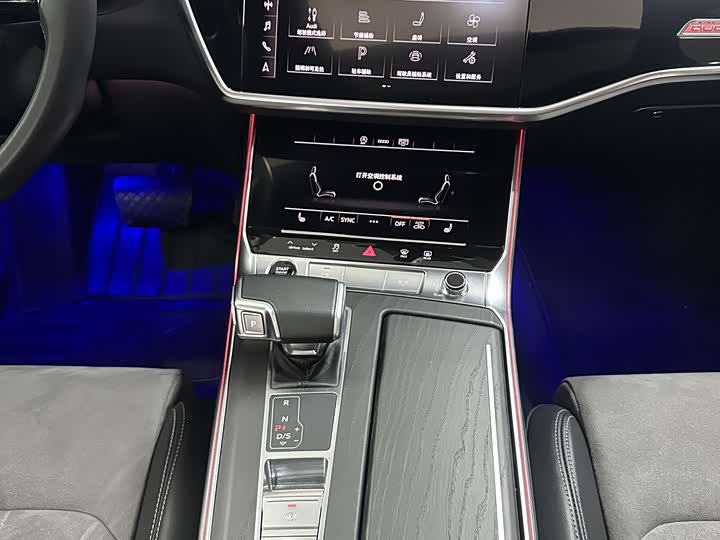 Фото 14 - Audi A6L